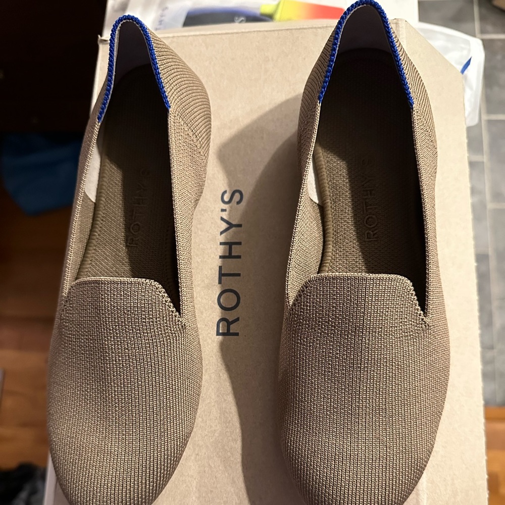 LIKE NEW. Rothy’s loafer in portobello. Size 7.5.